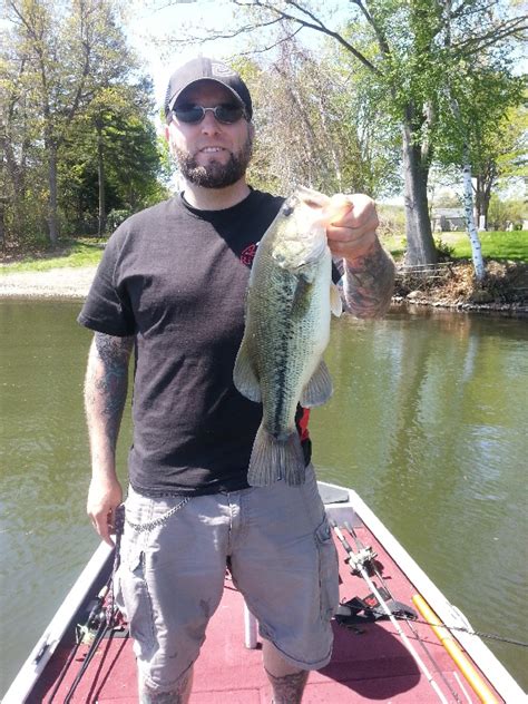 Lake quannapowitt is about 3 and a half miles around. Lake Quannapowitt - Wakefield, MA Fishing Report - MA Fish ...