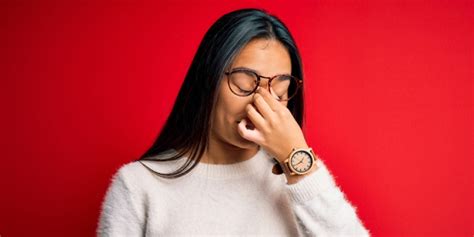 Agar sakit kepala bisa dihindari, anda bisa membiarkan rambut anda terurai. 15 Penyebab Sering Sakit Kepala Sebelah, Mual, dan ...