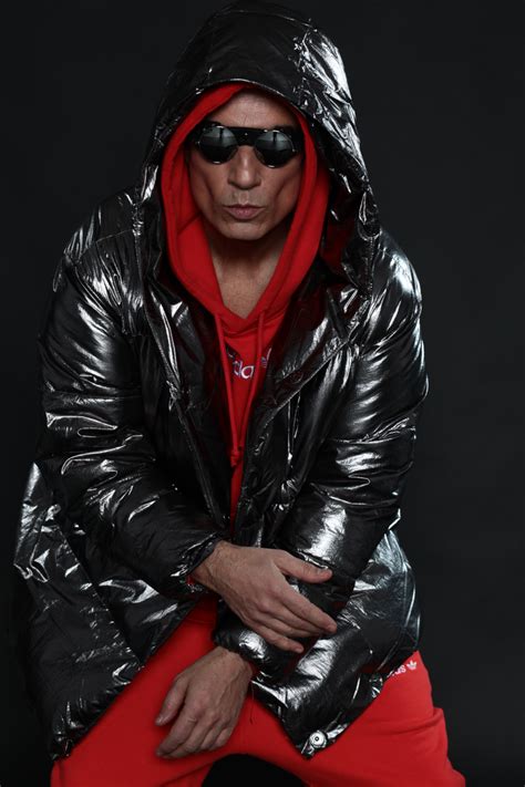 (c) 2010 universal music polska. Wyczekiwany album „2K19" Stachursky'ego już dostępny