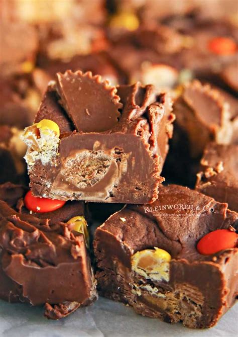 This easy fudge will become a holiday favorite! Nucriwave Fydge / An easy fudge recipe that takes only 5 ...