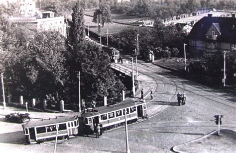 Heydrich nařídil zastavit auto, když byl upozorněn řidičem johannesem kleinem, že jsou před nimi. Galerie Atentát na Reinharda Heydricha v Praze ...