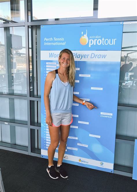 Teprve druhý společný start a už triumf. Marie Bouzkova - Page 17 - TennisForum.com