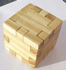 Ne s'improvise pas charmeur de serpent qui veut. Puzzle Cube en bois | Casse tete bois, Cube en bois et Jeux en bois