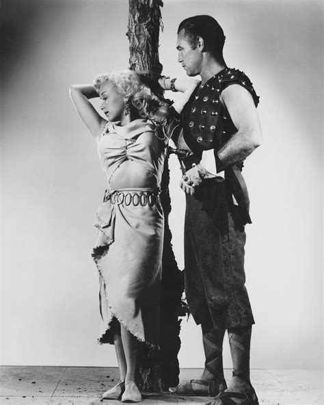 The captive refers to ariane, however i find that it refers better to simon because in the end it is he who is confined to his obsessional desire. Women As Captives