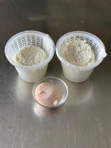 Maybe you would like to learn more about one of these? Ricotta di capra, sale rosa dell'Himalaya e cannella