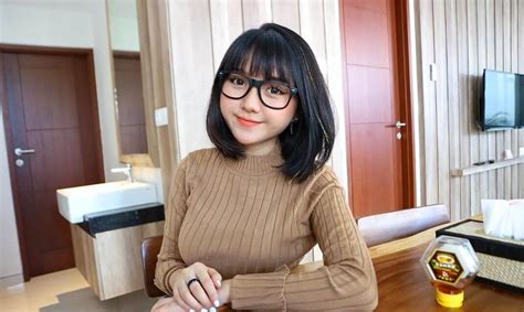Dance tiktok viral terbaru 2021 judul lagu part 43. Punya Penghasilan Ratusan Juta, Ini 5 Sumber Uang Sarah Viloid