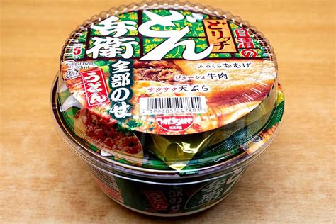 「どん兵衛」というと、歌手で俳優の星野源さんがcmに出演していますよね。 新垣結衣さんの結婚のお祝いに食べるのもありかも？ 「日清の冷しどん兵衛 ぶっかけ揚げ玉そば」 は、 まっすぐですすり心地の良いそば と、 かつおだしの風味が広がる「ぶっかけつゆ」 が特長。 日清食品 「日清のどん兵衛 どリッチ 全部のせうどん」