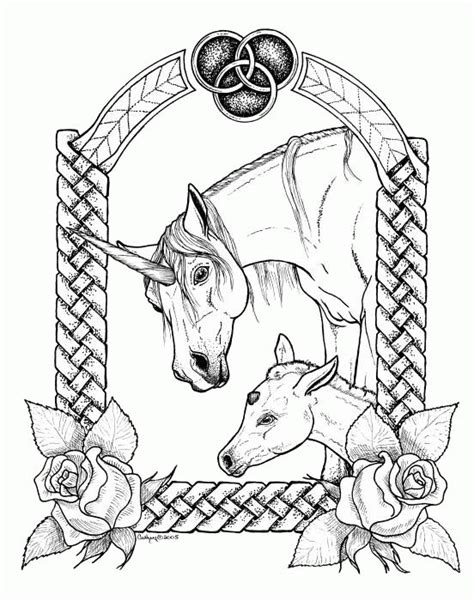 Une licorne est une créature imaginaire, mythique et généralement blanc comme un cheval représenté généralement avec une seule corne souvent en spirale poussant de l'avant de la tête. coloriage à dessiner licorne ailes