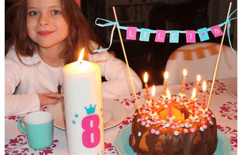 Als letzten feinschliff könnt ihr die einzelnen wimpel der kuchengirlande noch in die gewünschte form schneiden. Wimpelkette Kuchen Vorlage Zum Ausdrucken / Diy ...