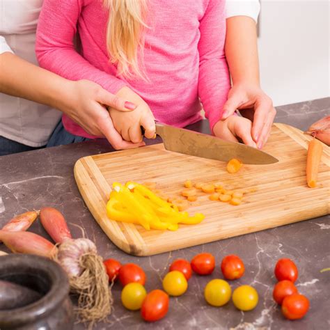 The founding team of rainy day dinner club is on a mission to help students develop a new relationship with fresh ingredients and vegetables. Online Classes OLD