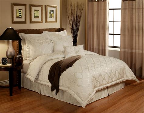 Find stylish home furnishings and decor at great prices! En Vogue Maze Pearl Off White by Austin Horn Luxury ...