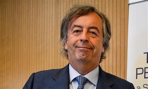 Ha voluto dire la sua su twitter: Coronavirus, Burioni sottolinea: «ll sistema sanitario ...