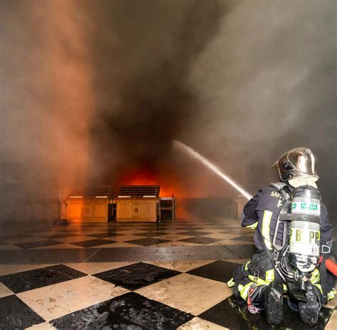 Dio su nombre a una de las el jorobado de notre dame de victor hugo es conocido por los franceses simplemente como. Notre-Dame von innen: Diese Bilder zeigen, was das Feuer ...