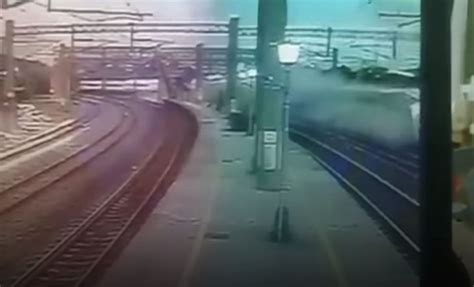 A train has derailed in taiwan. Taïwan - Le pape solidaire des victimes de la catastrophe ...