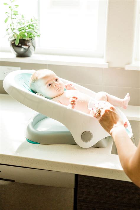 Now you have complete control to prevent water and suds from getting in your child's eyes when using this baby bath shower. Little Me and Free | Bath Time With the Summer Infant ...