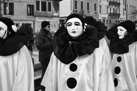 Il personaggio di questa settimana è sfrizzo de pippis, che ama definirsi il genio assoluto! Costumi di Carnevale originali per adulti