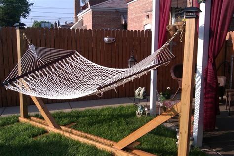 You will also love the $15 diy outdoor dining table and the simple 2×4 outdoor bench Pin by Kenneth Medina on Wooden Hammock Stand | Diy ...