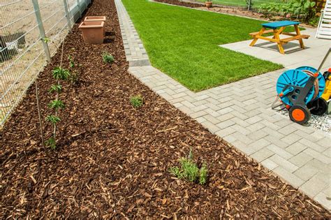 For one thing, there's less bending over, so it's easier on your back. How To Make Your Own Mulch - Duke's Junk Recycling