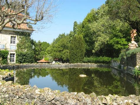 The museu de cerâmica, located in quinta visconde de sacavém, in the city of caldas da rainha, portugal, is a ceramics museum. Museu da Cerâmica Caldas da Rainha Portugal | Caldas da ...