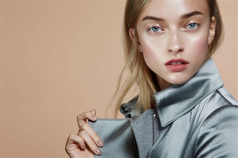 In addition, there is no doubt that aging will affect the skin and there will be more wrinkles spread on it, but if you want to learn how to make older skin look dewy, the simple and clear dewy skin tips highlighted above will also be very useful on. Everything You Need To Know About How To Get The Dewy Skin ...
