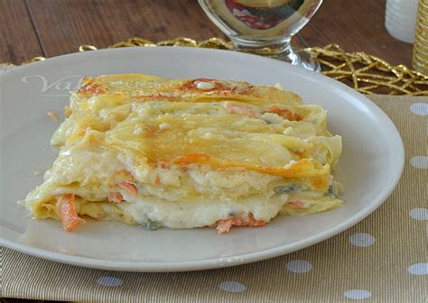 Pratica, soprattutto con la carne di pollo che deve risultare morbida e succosa. LASAGNE AL SALMONE E GORGONZOLA | Vale cucina e fantasia