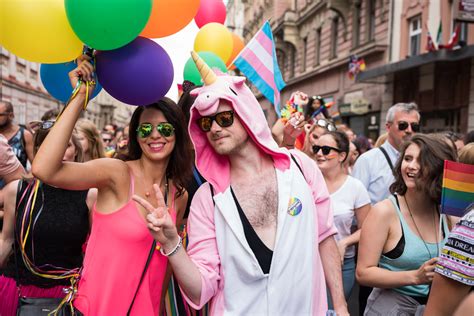 Prague pride takes to the streets once more for its most ambitious and colorful festival to date. Jaký bude letošní ročník festivalu Prague Pride? 3.-9 ...