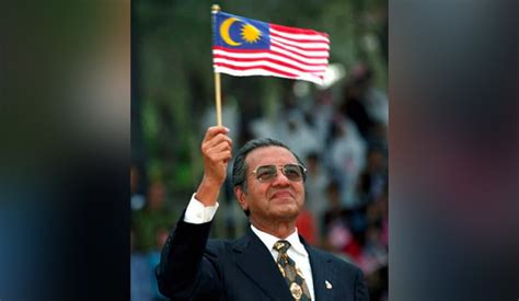 Che adalah kerana wan berkahwin dengan rakyat kebanyakkan, kata kenyataan itu. Tun Dr Mahathir, pemimpin pilihan rakyat | Astro Awani