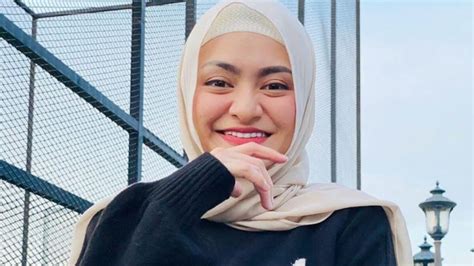 Dan kehadiran video nathalie holscher yang di buru warganet tersebut tentu saja menjadi berita yang tidak mengenakkan bagi keluarga sule. Mualaf dan Berhijab, Nathalie Holscher Hapus Foto Masa ...