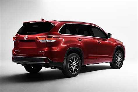 The toyota highlander's interior can adapt to whatever you need to carry. Refreshed 2017 Toyota Highlander Set to Debut at New York ...