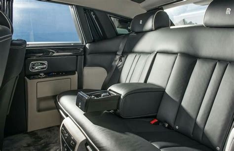 2019 rolls royce cullinan interior bentley suv small. Pin by Robert Fernandez on Cars | Luxury car interior ...