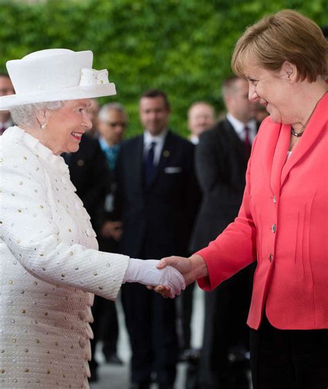 Jun 25, 2021 · auch die großmutter der beiden brüder, queen elizabeth ii. Queen Elizabeth II. und Angela Merkel: Das Treffer der ...