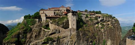 Die eindrucksvollen meteora klöster wurden auf mehreren bizarren felsen errichtet. Griechenland - Meteora. Ein Reisebericht von Monika und ...