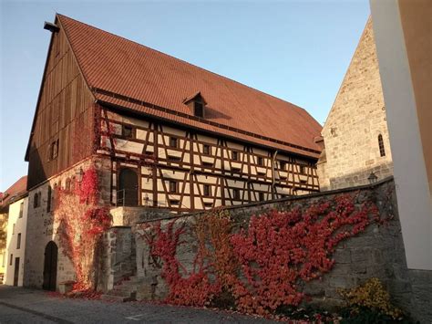 Ein arbeitszimmer einrichten.im obergeschoss finden sie drei zimmer, die sie nach ihren vorslungen als schlaf. Kasten - Ehemalige Kapelle Sankt Peter und Paul in ...