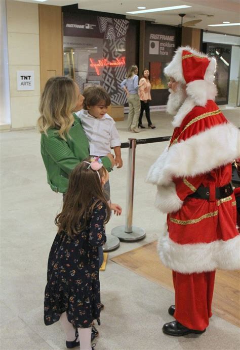 Check spelling or type a new query. Filhos de Fernanda Rodrigues se encantam com Papai Noel de ...