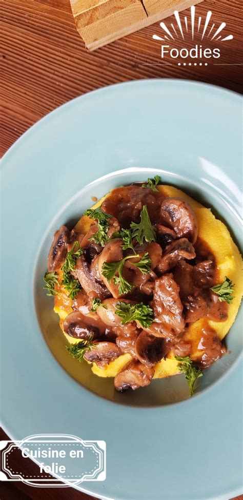 Avec un reste de polenta, je fais des burgers végétariens panés à la chapelure. Polenta crémeuse au parmesan, champignons sauce vin rouge ...