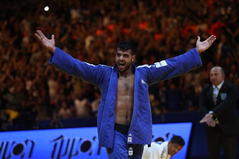 ● judoka nom (japonais jūdōka) personne qui pratique le judo. Israeli judoka nabs gold in European championship