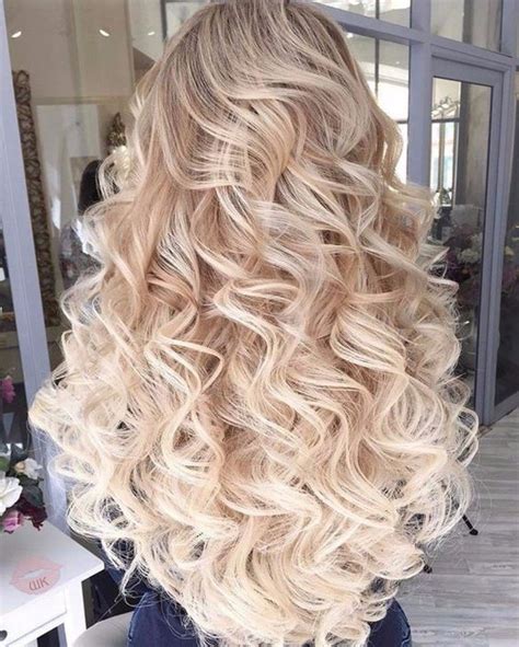 Curly short hair can look sweet, sexy, sleek, messy and always, always chic. long curly hairstyle | loose | full | volume | blonde ...