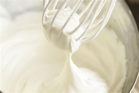 How to Make Low-Carb Whipped Cream