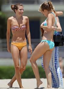 Dolcemodz star ii bit more a star. AnnaLynne McCord joins her look-alike sisters at beach as ...