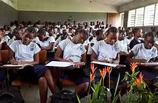 congolaise afrique motema filles classe instruction élèves aux isabelle différentes lycéennes attentives interventions