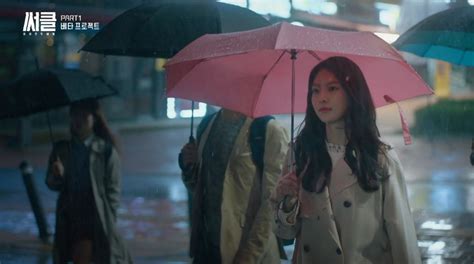 The drama consisted of 12 episodes in total, each 1 hour long. Circle: Two Worlds Connected, Episode 1 - Audrey's KDrama Blog