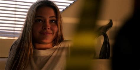 [there are major spoilers ahead for outer banks, particularly the finale. We zijn in de wolken van Madelyn Cline uit Outer Banks ...
