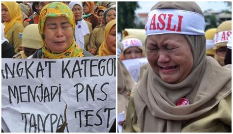 Para guru honorer pun pernah berdemo untuk menuntut perbaikan kesejahteraan. Hitam Putih Perjuangan para Guru Honorer yang Bertahan ...