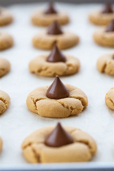 Remove from oven and allow to cool for a few minutes. Hershey Kiss Gingerbread Cookies : Jewett family Christmas ...