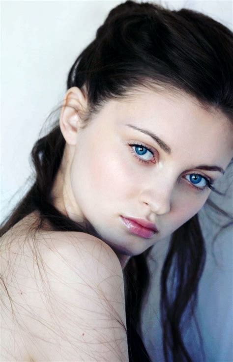 Dark hair pale skin, Hair pale skin, Black hair pale skin