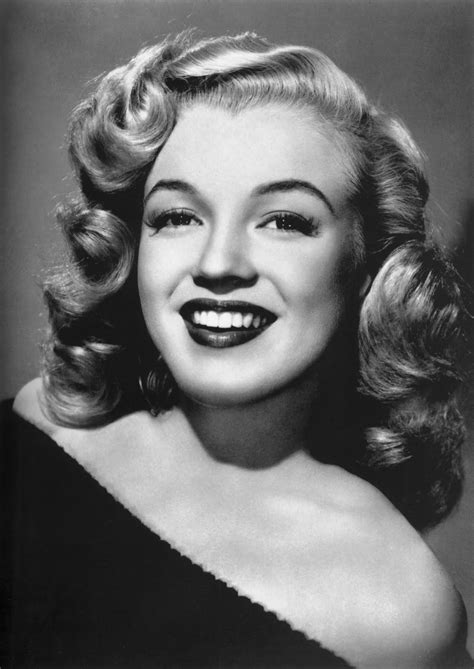 We are considering posting links to new stories here when they are submitted to topshelf. MARILYN MONROE®: FILMOGRAFIA