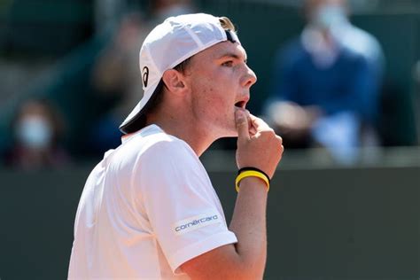 Oder einfach dominic stricker auf google eingeben und es kommen weitere news etc. Dominic Stricker: Sein Tennis-Märchen endet im Viertelfinal