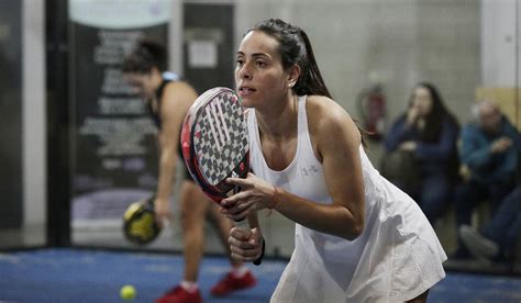 O padel é um desporto praticado obrigatoriamente em pares masculinos ou femininos onde se procura fazer mais pontos do que a dupla adversária. Desporto e animais: Clube de padel junta mulheres por uma ...