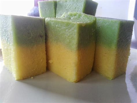 Bila disemak balik, rupanya saya pernah membuat kuih talam pandan. Warisan Bonda Resepi: KUIH TALAM SUJI PANDAN