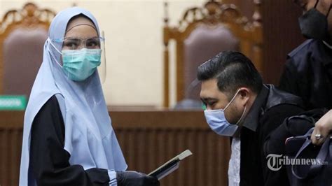 Jaksa pinangki sirna malasari tercatat kpk memiliki total aset kekayaan sebesar rp6,8 miliar rupiah. 5 Gaya Jaksa Pinangki Pakai Hijab dan Gamis di Ruang ...